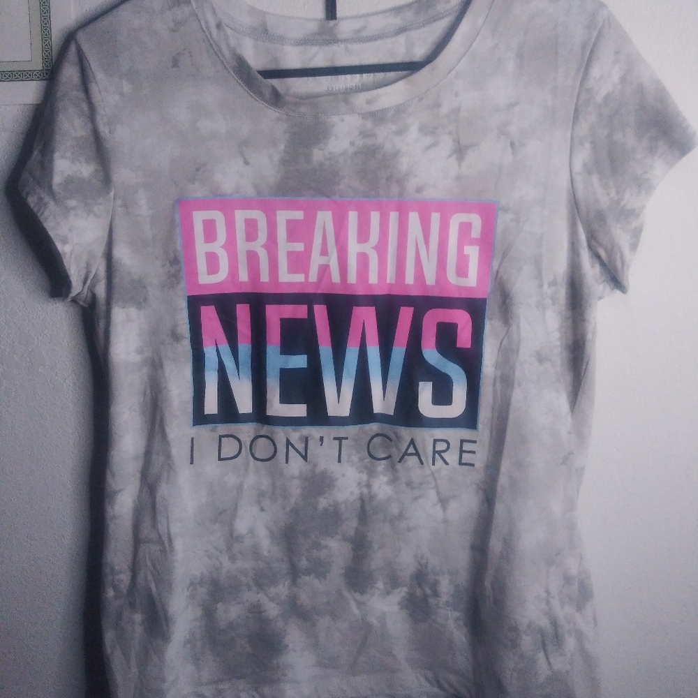 Gray Tye Dye Breaking News Wound Up Tee